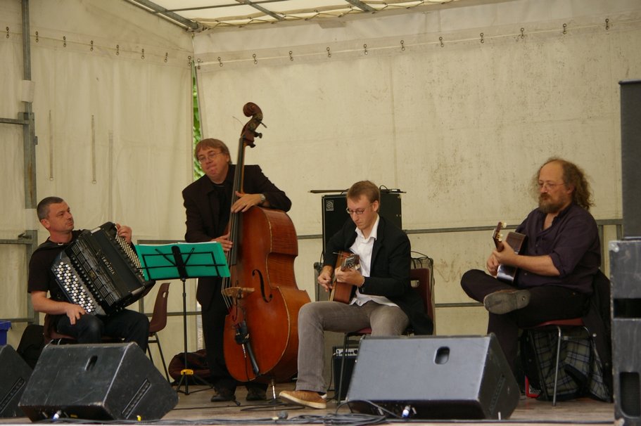 Evry 13 09 08 - Fete de quartier des champs-elysees Le Mickael Leroy Quartet 358.jpg